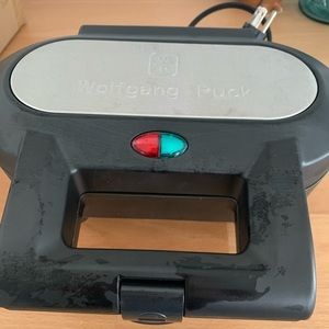 Pie and pastry baker